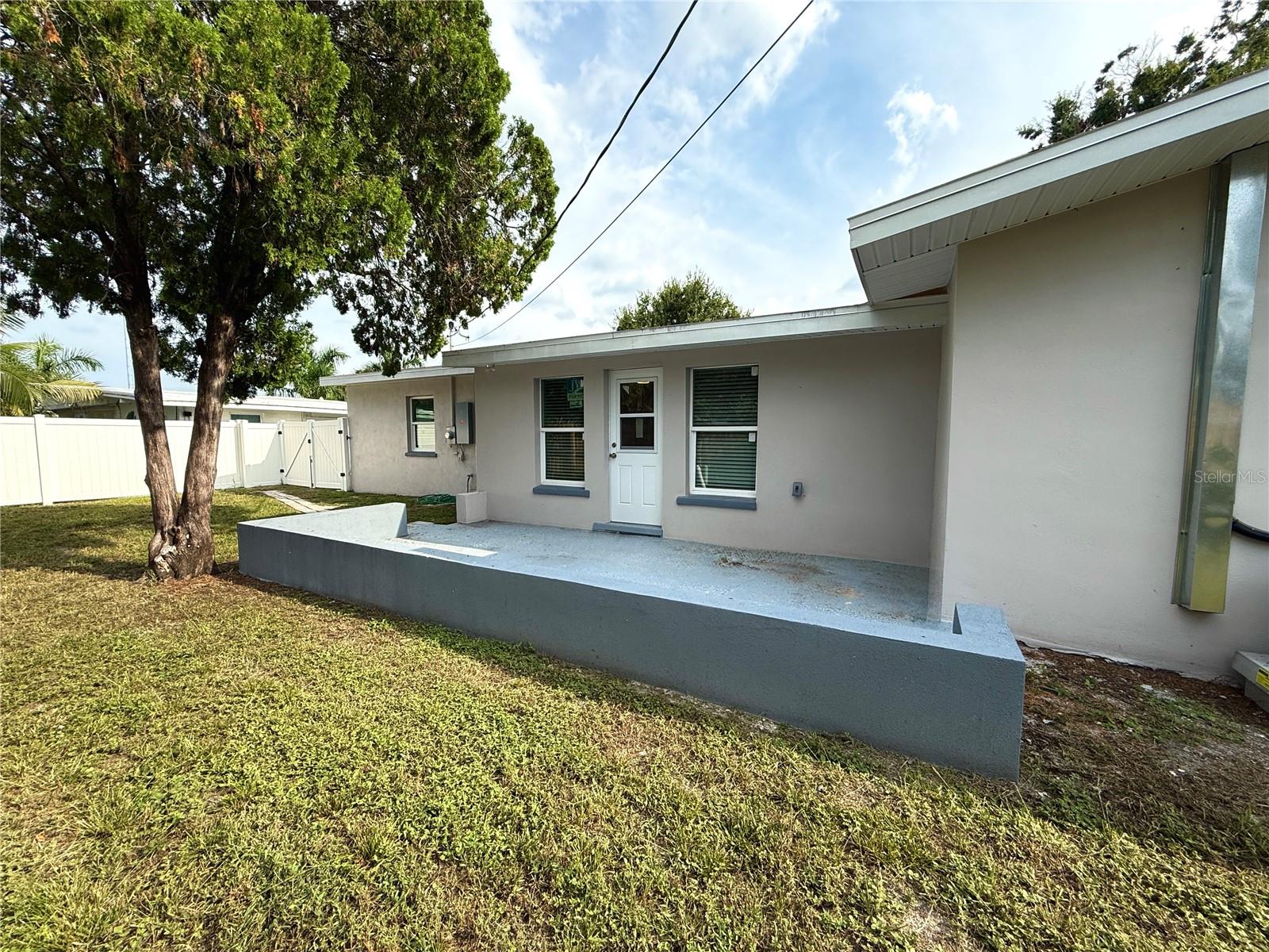 Image 19 of 20 For 6351 Hampton Drive N