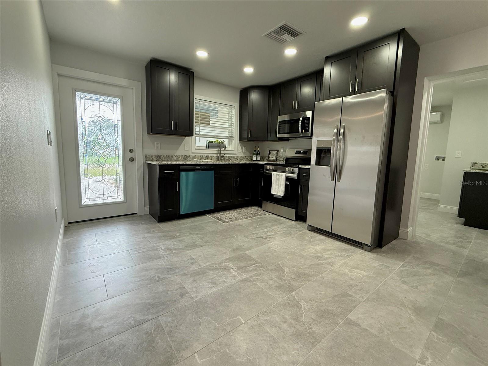 Image 4 of 20 For 6351 Hampton Drive N