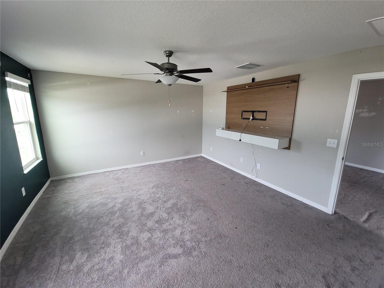 Image 20 of 54 For 688 Argyll Drive