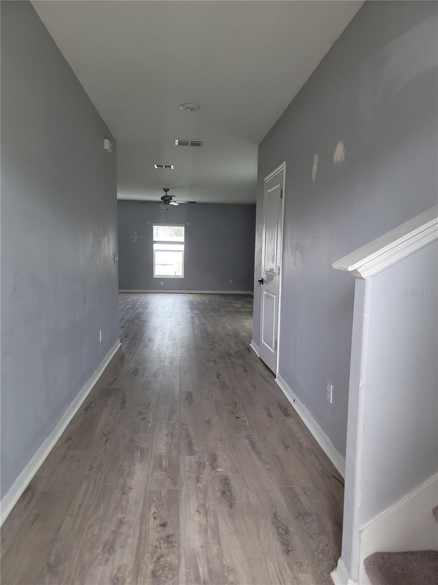 Image 4 of 54 For 688 Argyll Drive