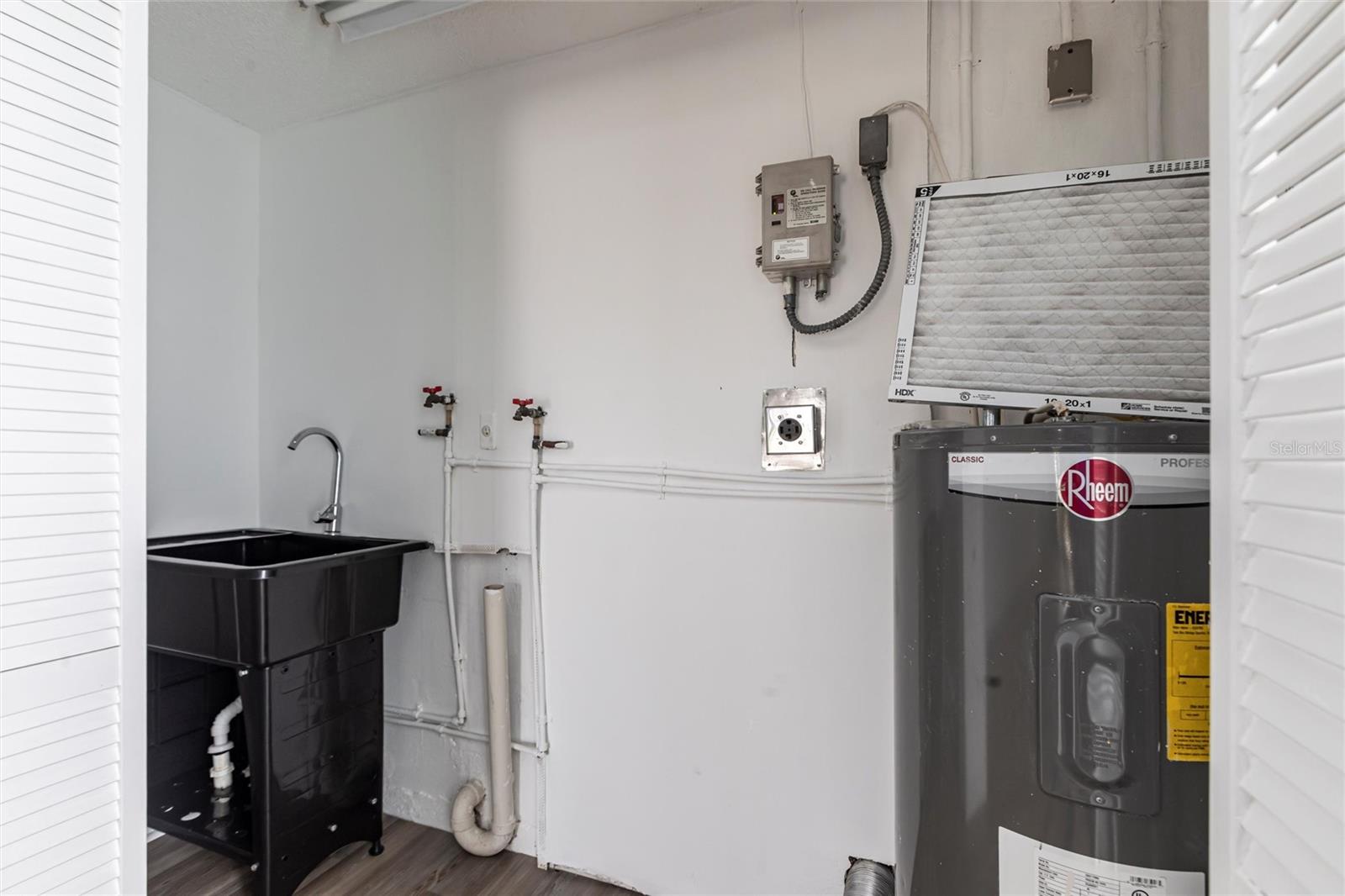 Image 20 of 24 For 3081 Englewood Road