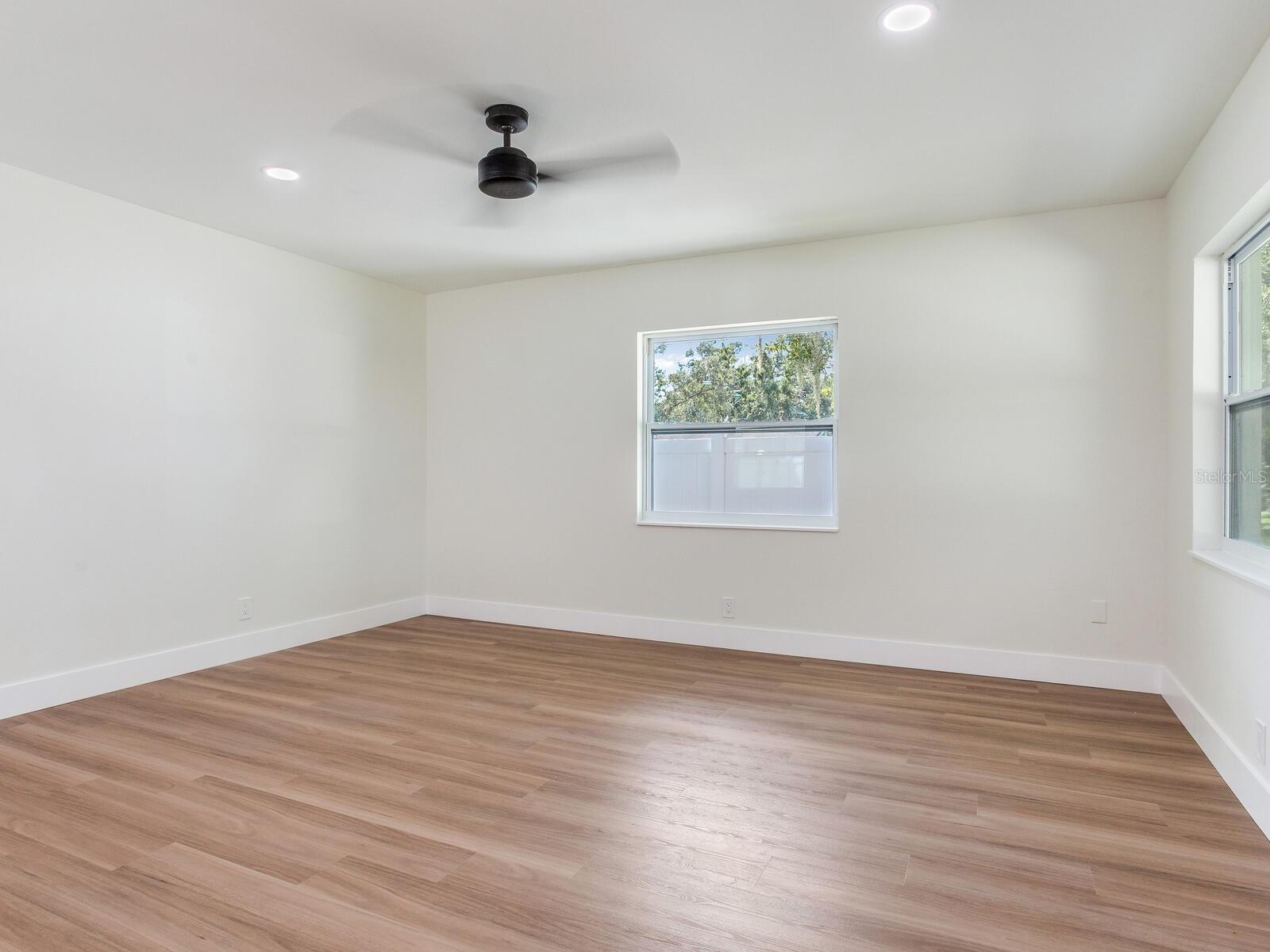 Image 10 of 41 For 2724 Henry Avenue