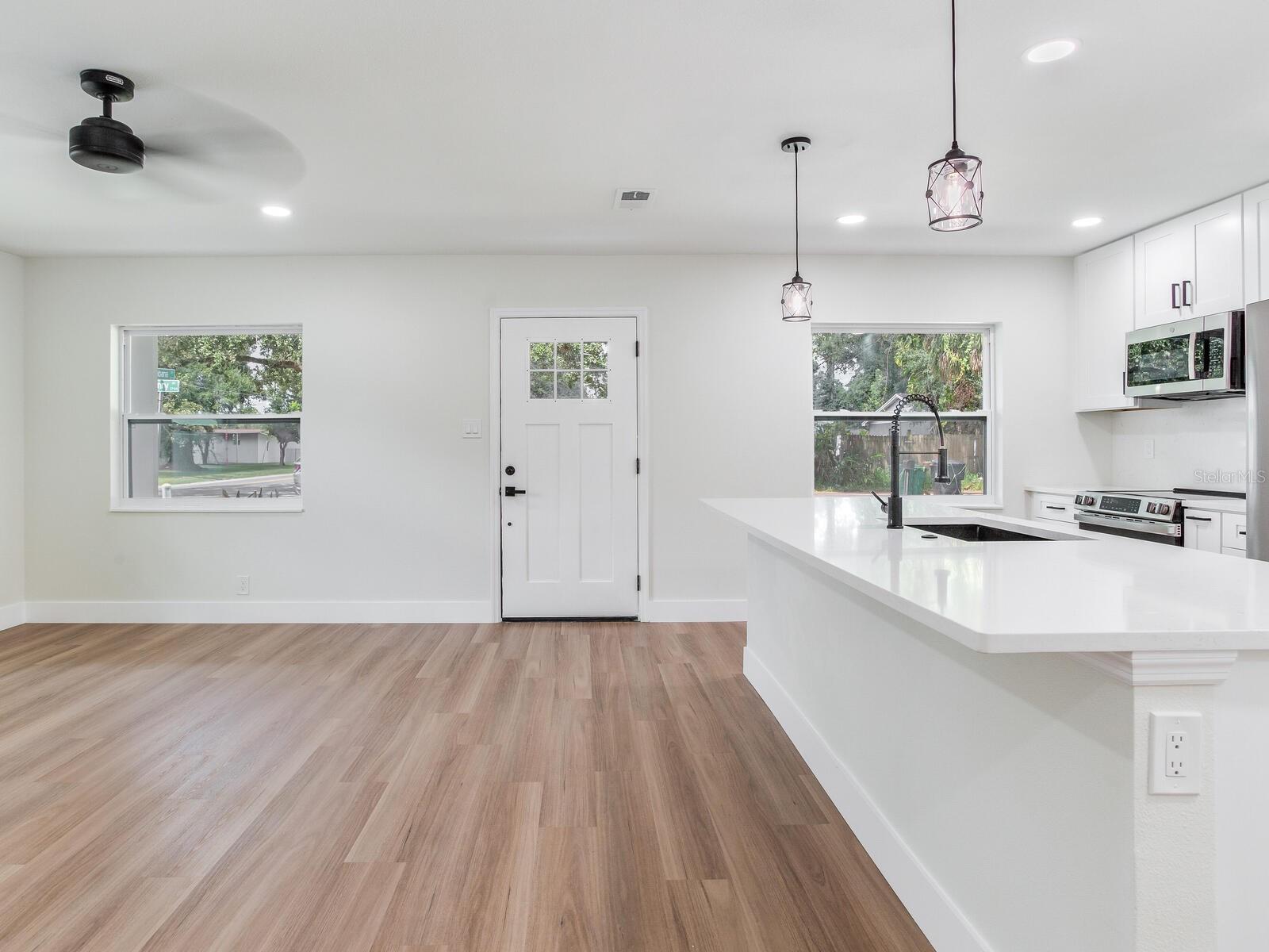 Image 12 of 41 For 2724 Henry Avenue