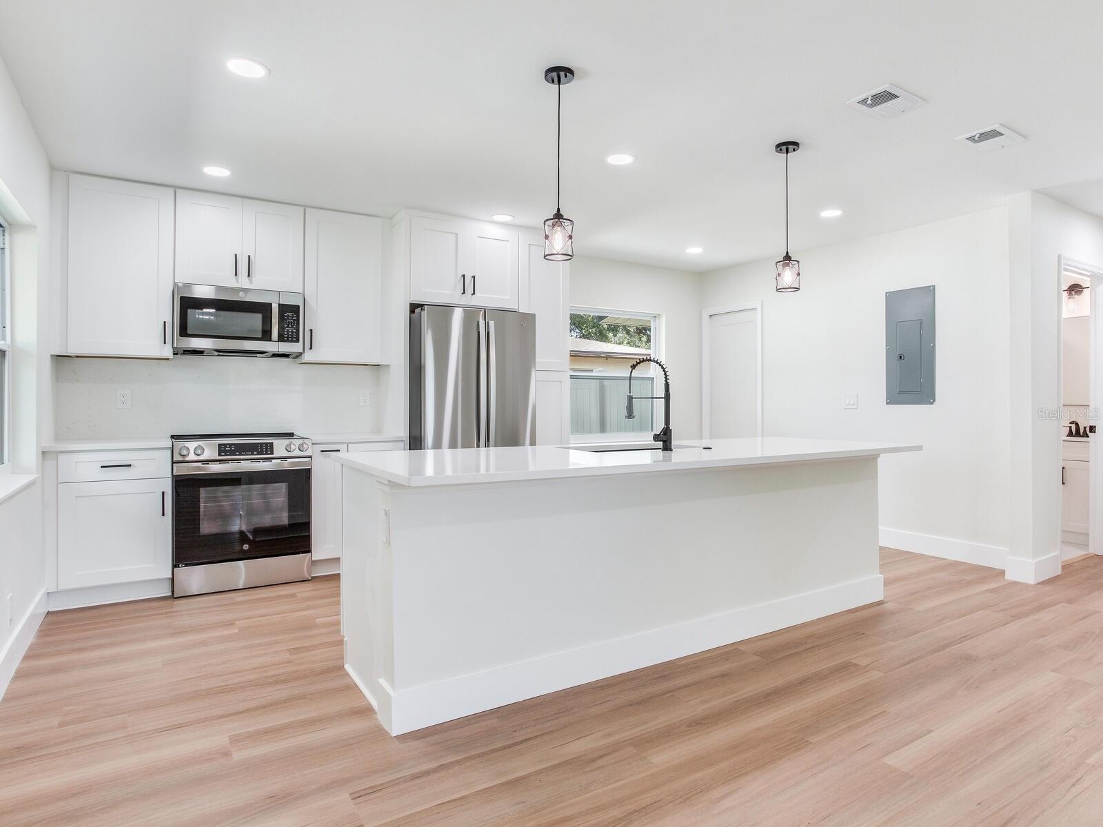 Image 13 of 41 For 2724 Henry Avenue