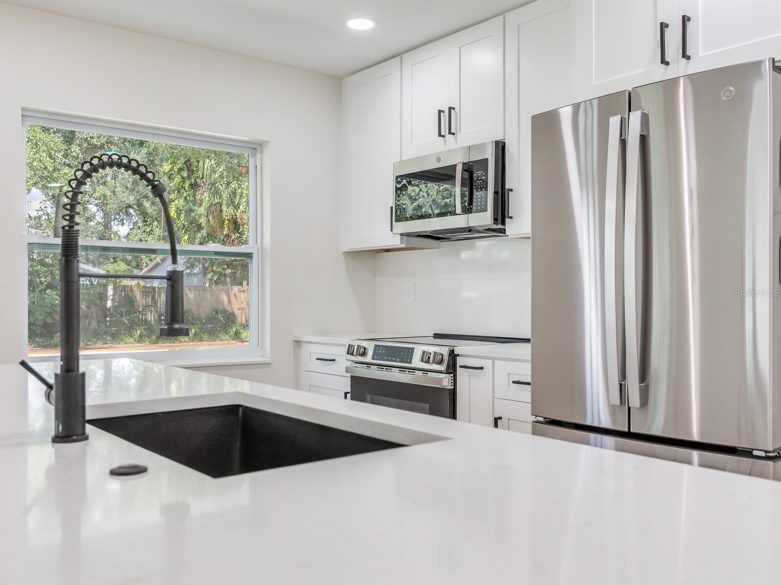 Image 14 of 41 For 2724 Henry Avenue