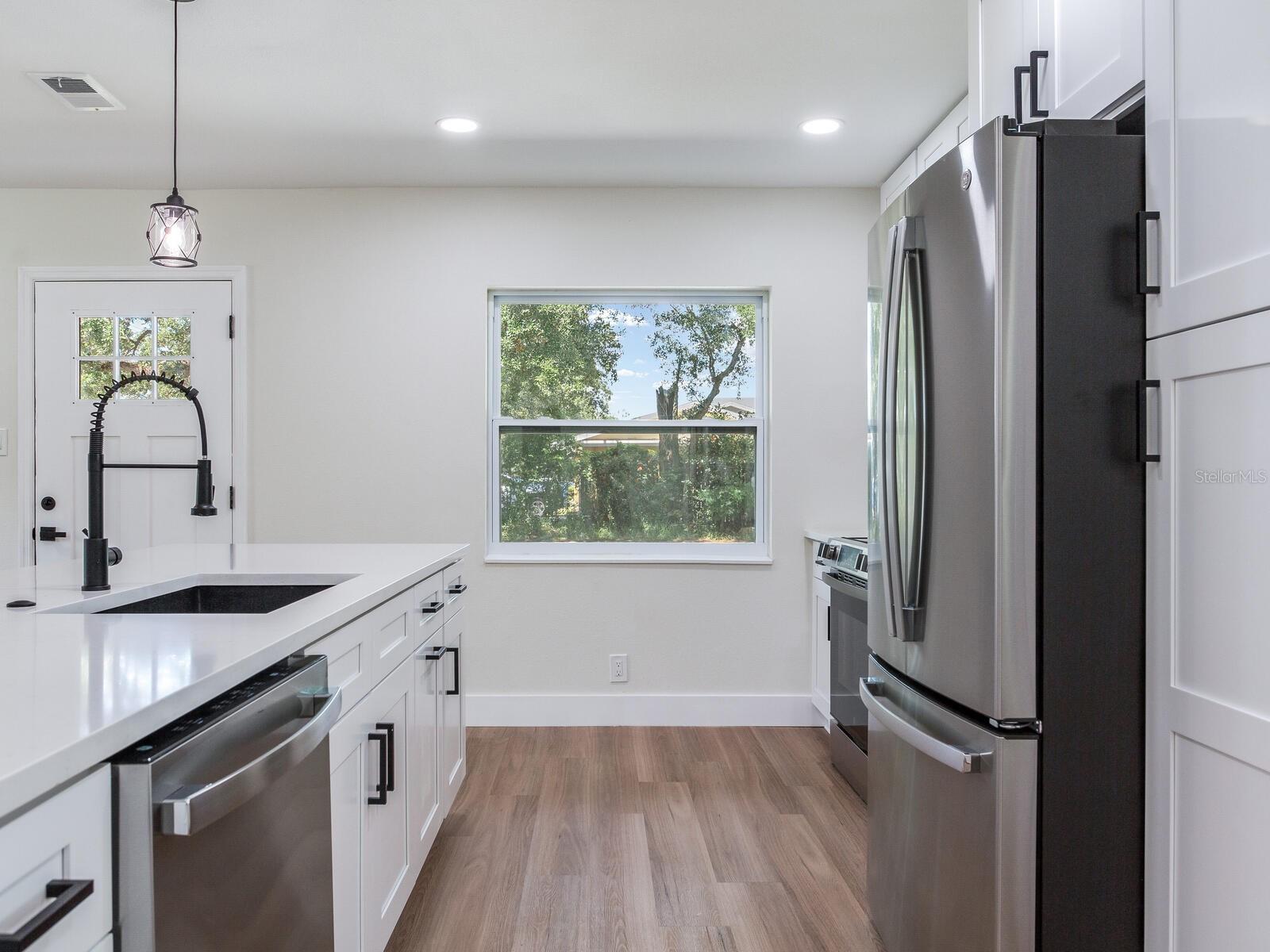 Image 15 of 41 For 2724 Henry Avenue