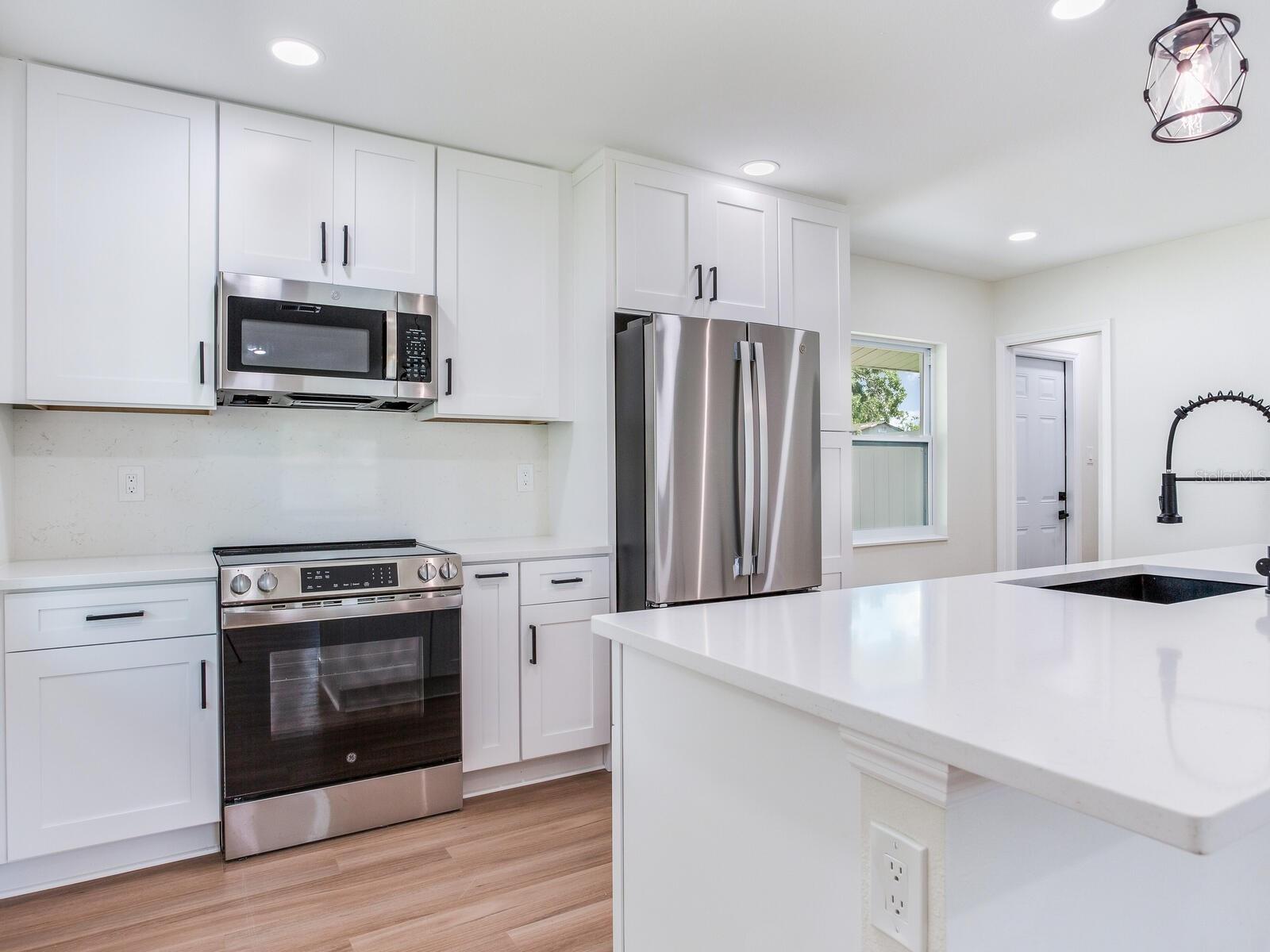 Image 17 of 41 For 2724 Henry Avenue