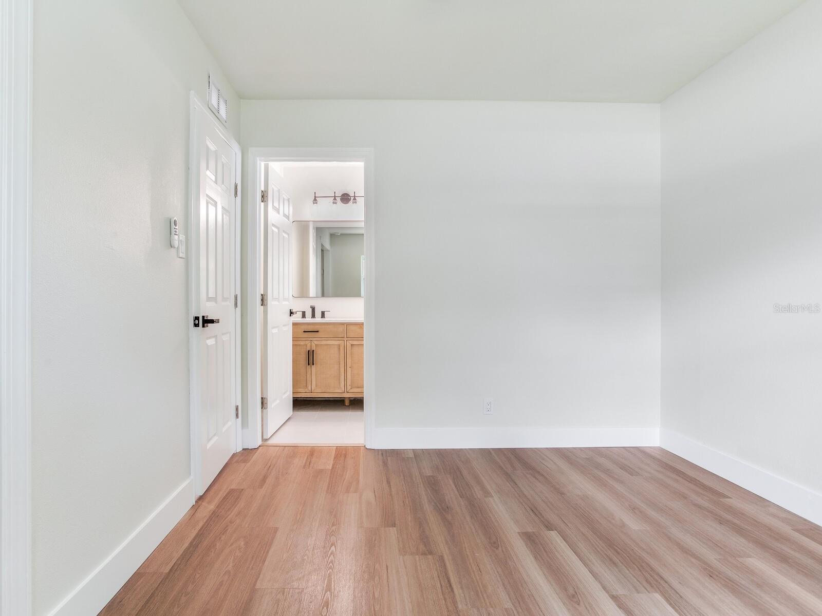 Image 31 of 41 For 2724 Henry Avenue