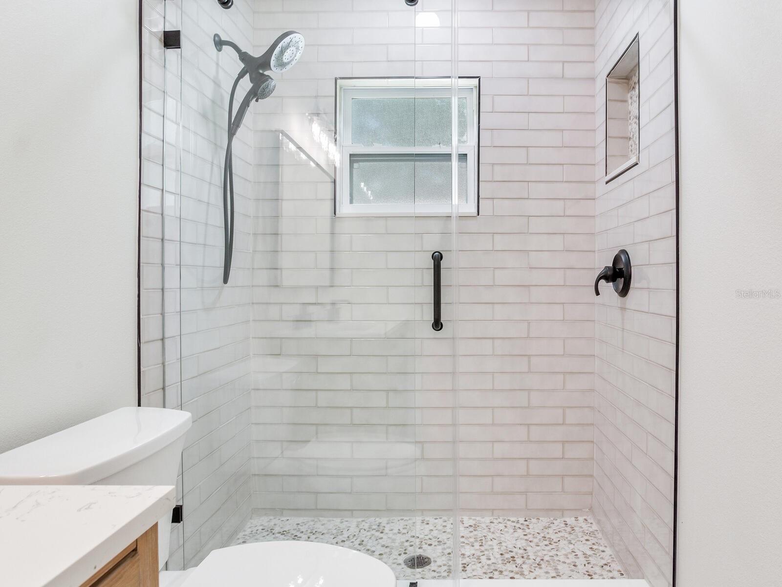 Image 33 of 41 For 2724 Henry Avenue