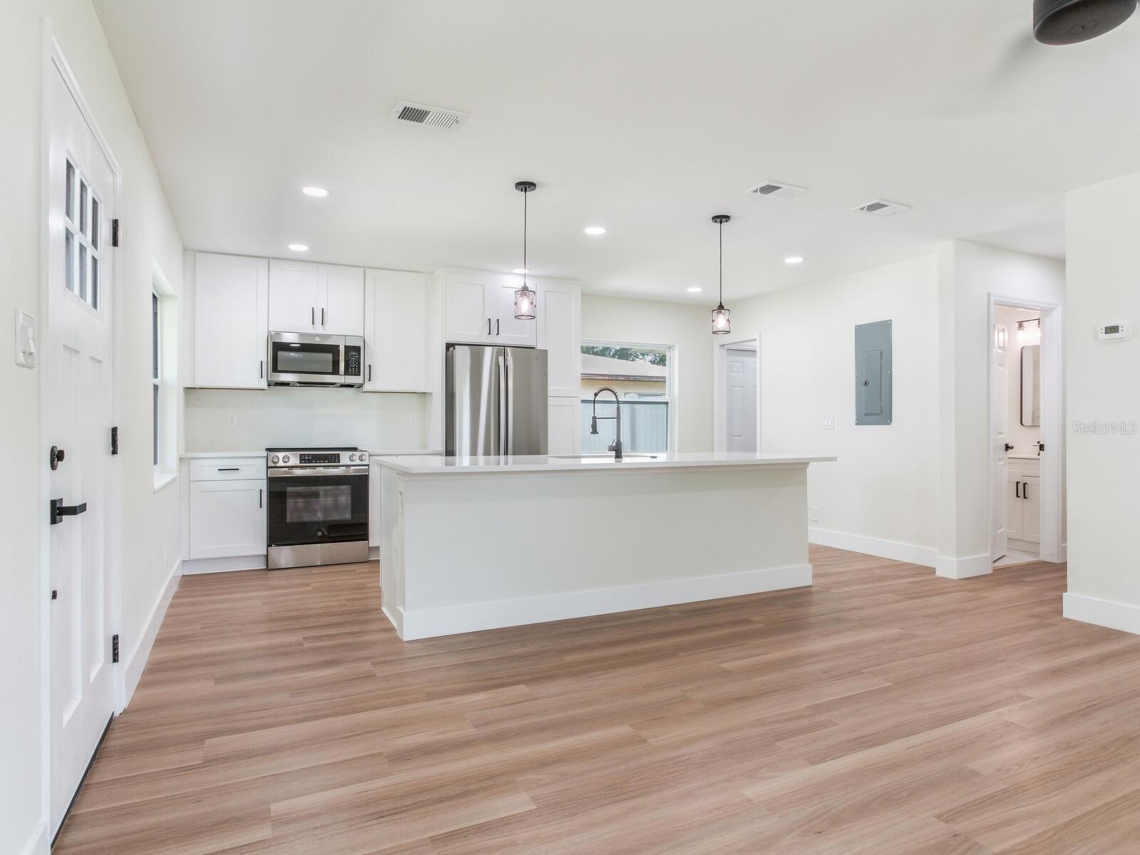 Image 9 of 41 For 2724 Henry Avenue