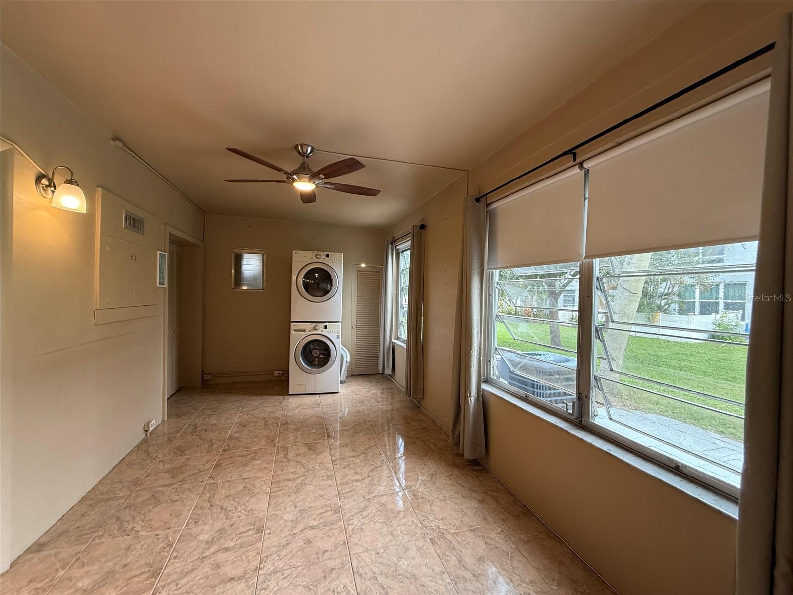 Image 13 of 16 For 5861 42nd Terrace N 1609
