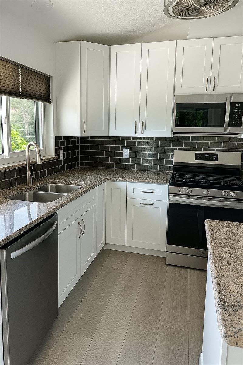 Image 14 of 41 For 5264 Spy Glass Point