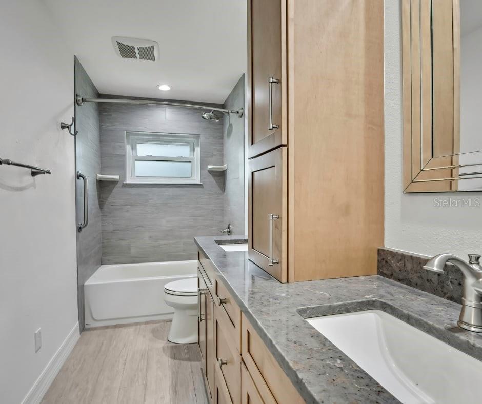 Image 24 of 41 For 5264 Spy Glass Point