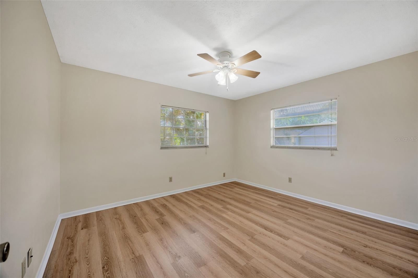 Image 15 of 27 For 4429 Dolphin Drive