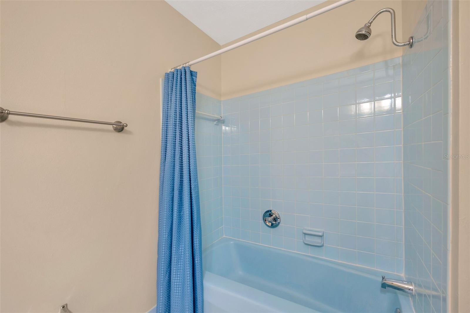 Image 18 of 27 For 4429 Dolphin Drive