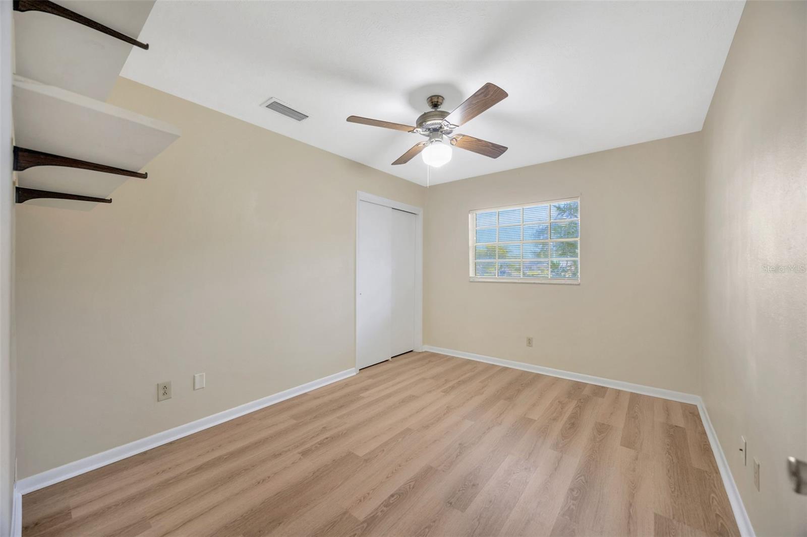 Image 19 of 27 For 4429 Dolphin Drive