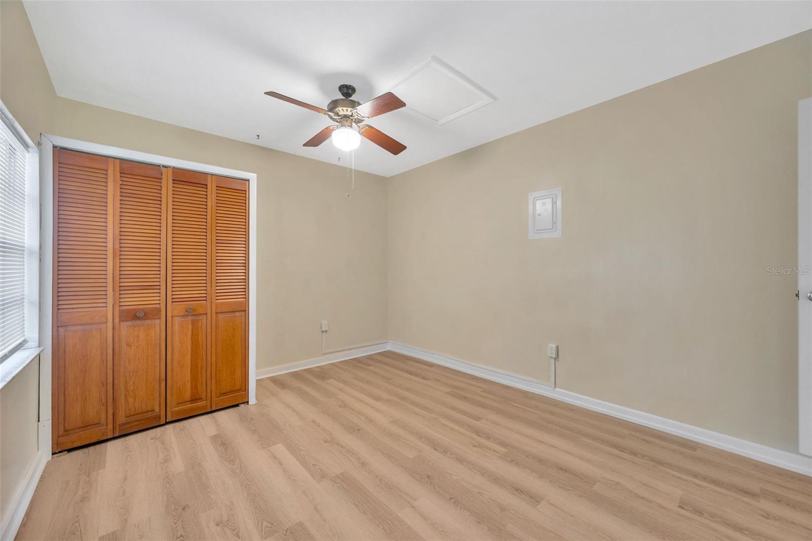 Image 21 of 27 For 4429 Dolphin Drive