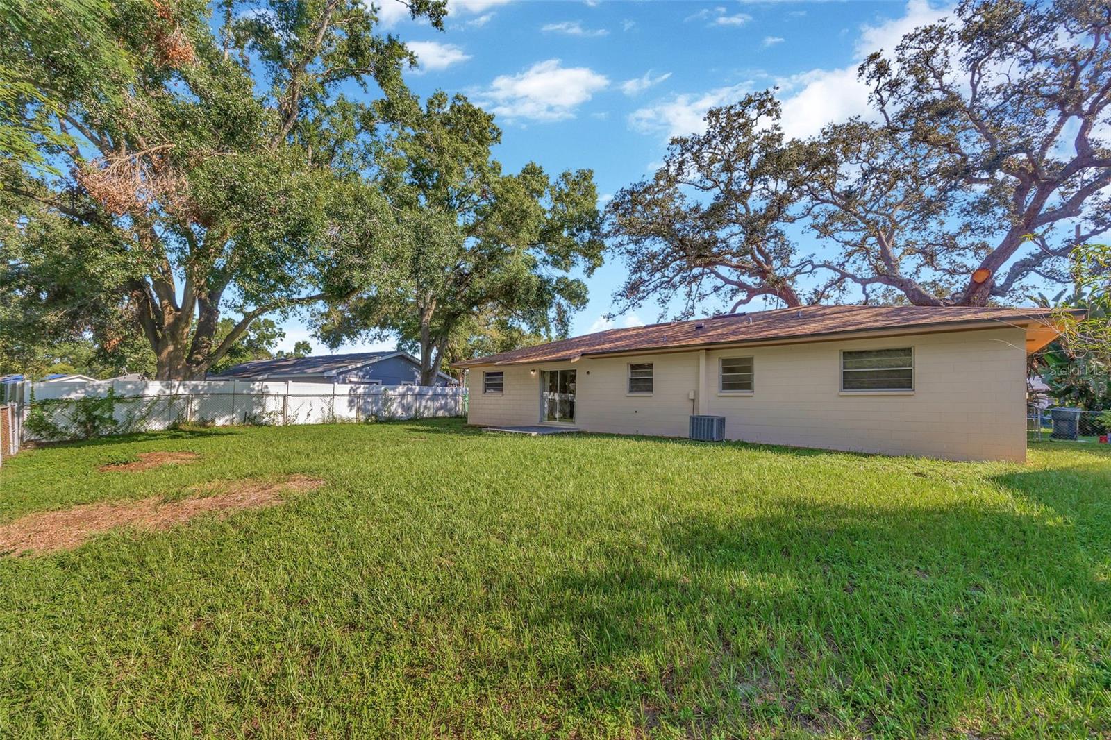 Image 25 of 27 For 4429 Dolphin Drive