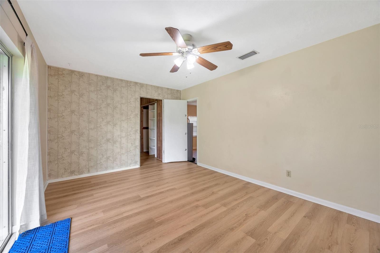 Image 8 of 27 For 4429 Dolphin Drive