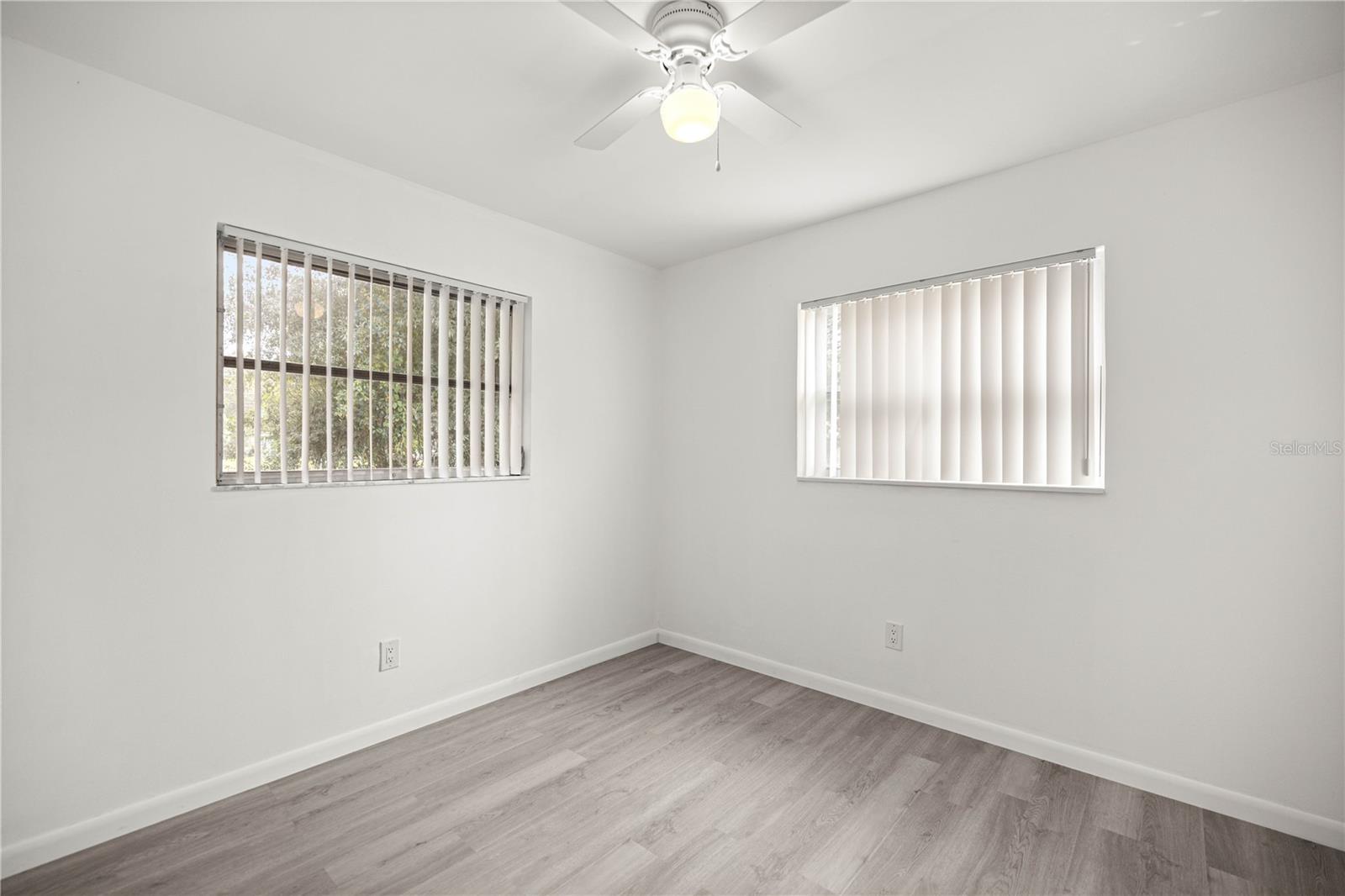 Listing photo id 9 for 323 & 325 Lochview Terrace