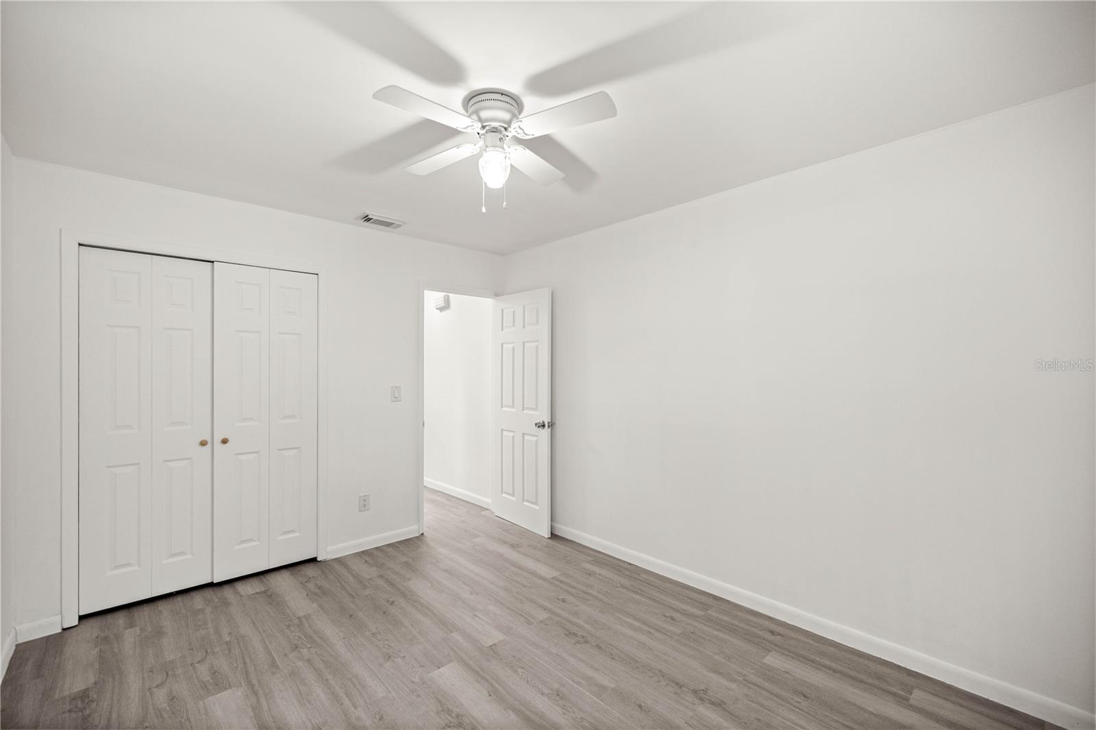 Listing photo id 13 for 323 & 325 Lochview Terrace