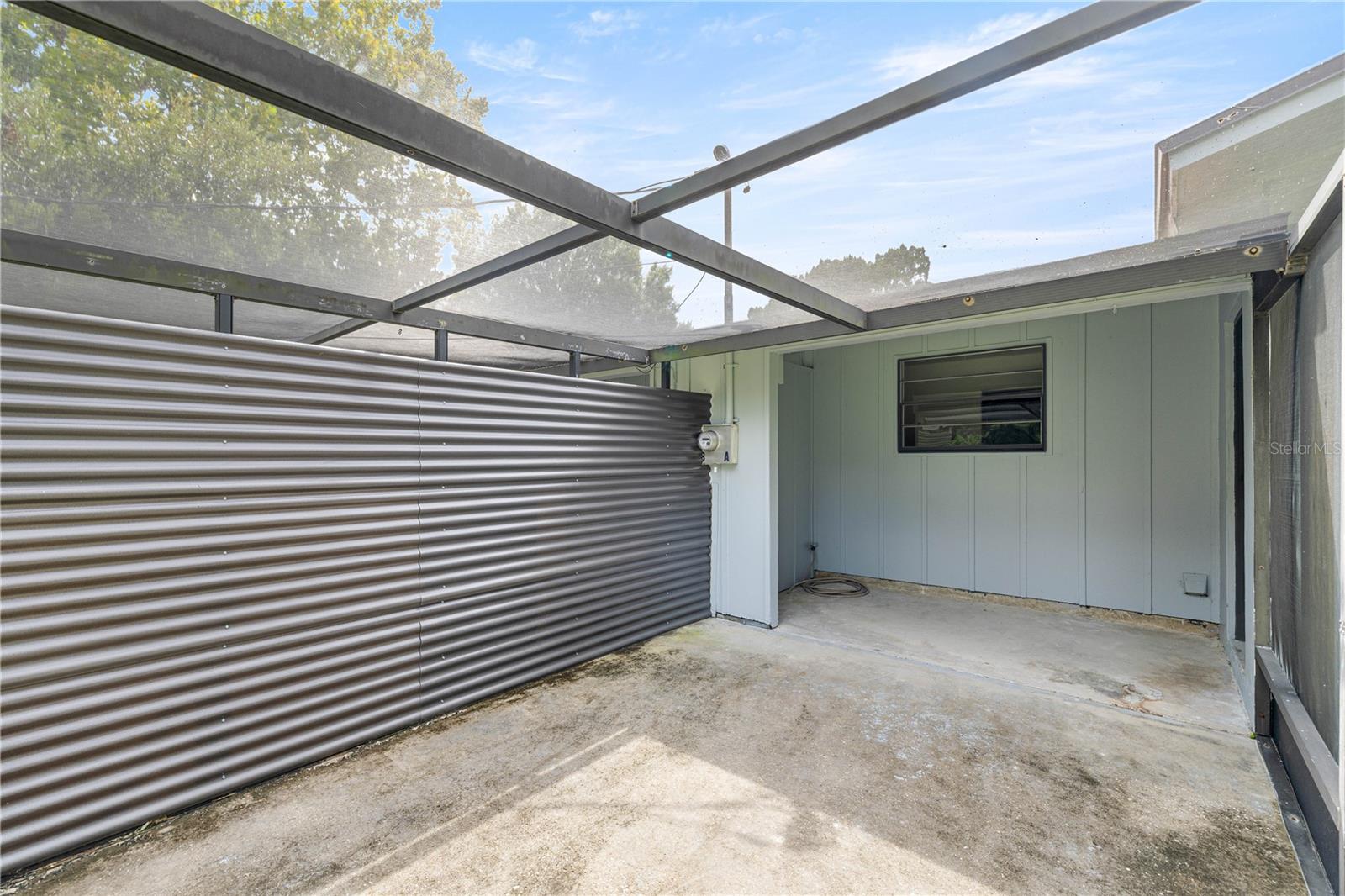 Listing photo id 16 for 323 & 325 Lochview Terrace