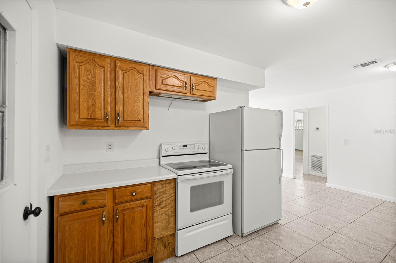 Listing photo id 17 for 323 & 325 Lochview Terrace