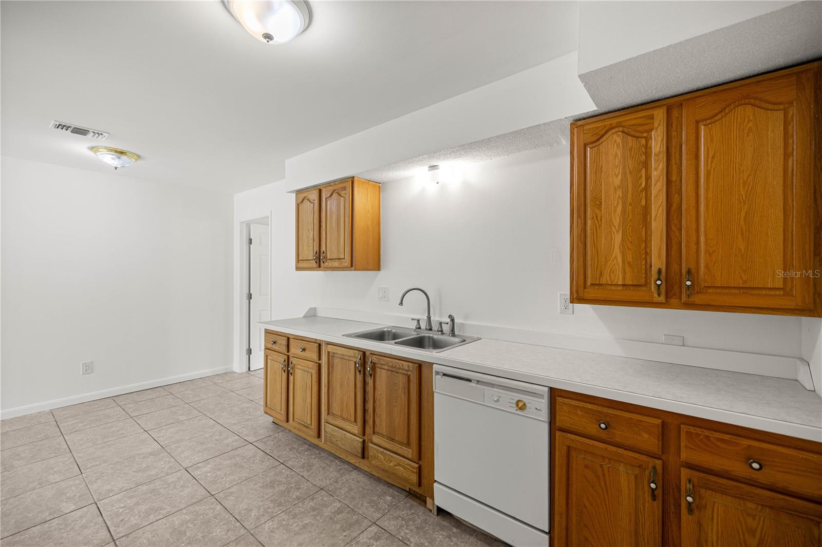 Listing photo id 18 for 323 & 325 Lochview Terrace