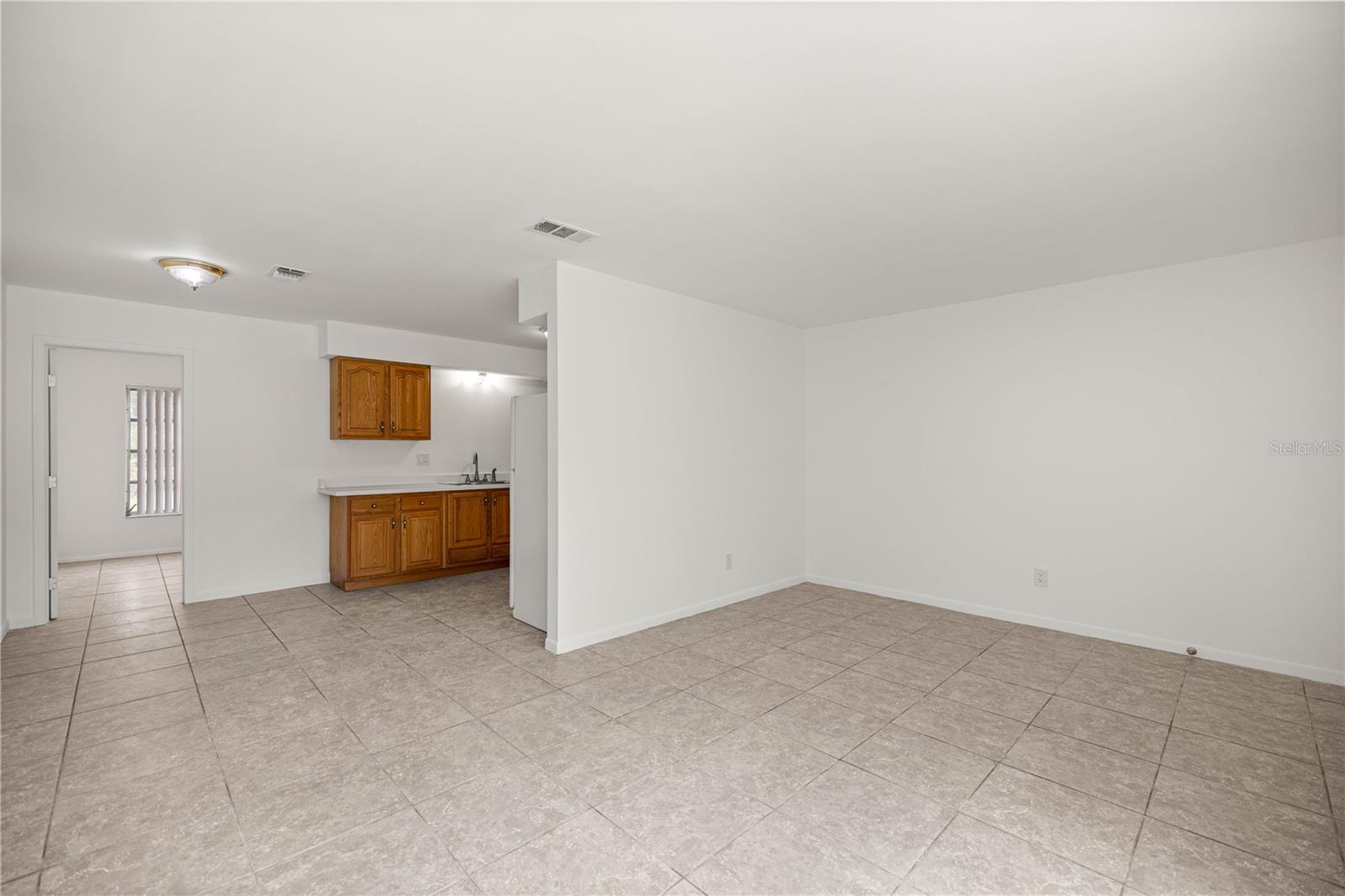 Listing photo id 19 for 323 & 325 Lochview Terrace