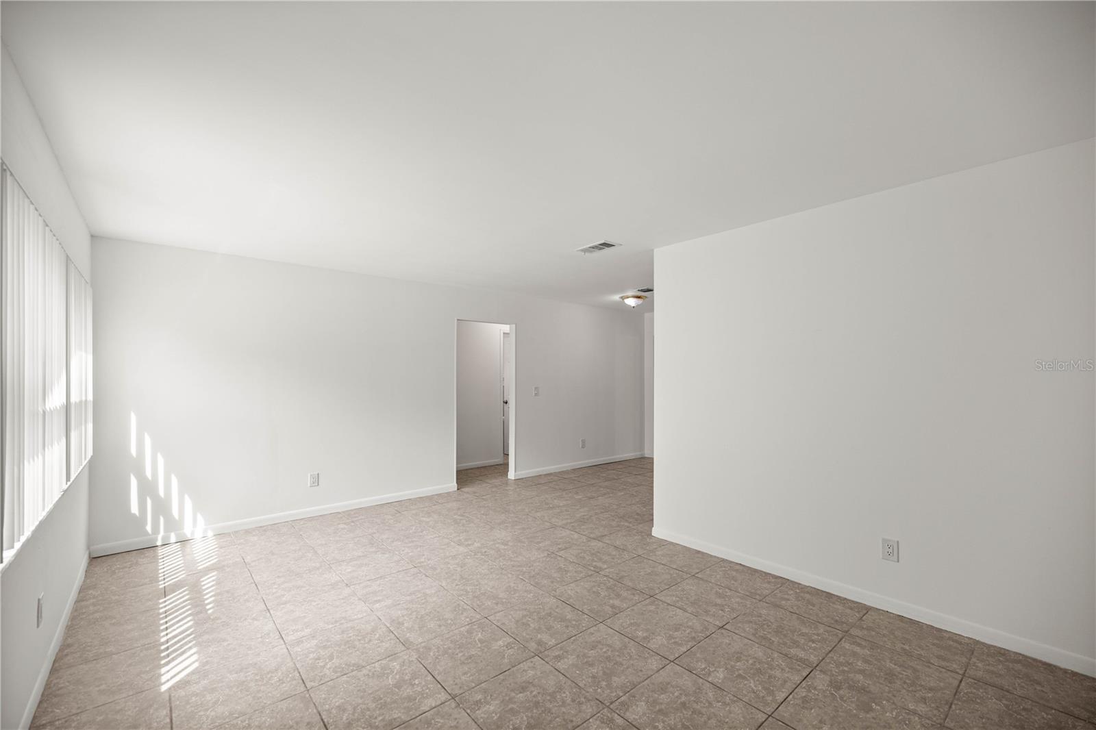 Listing photo id 20 for 323 & 325 Lochview Terrace