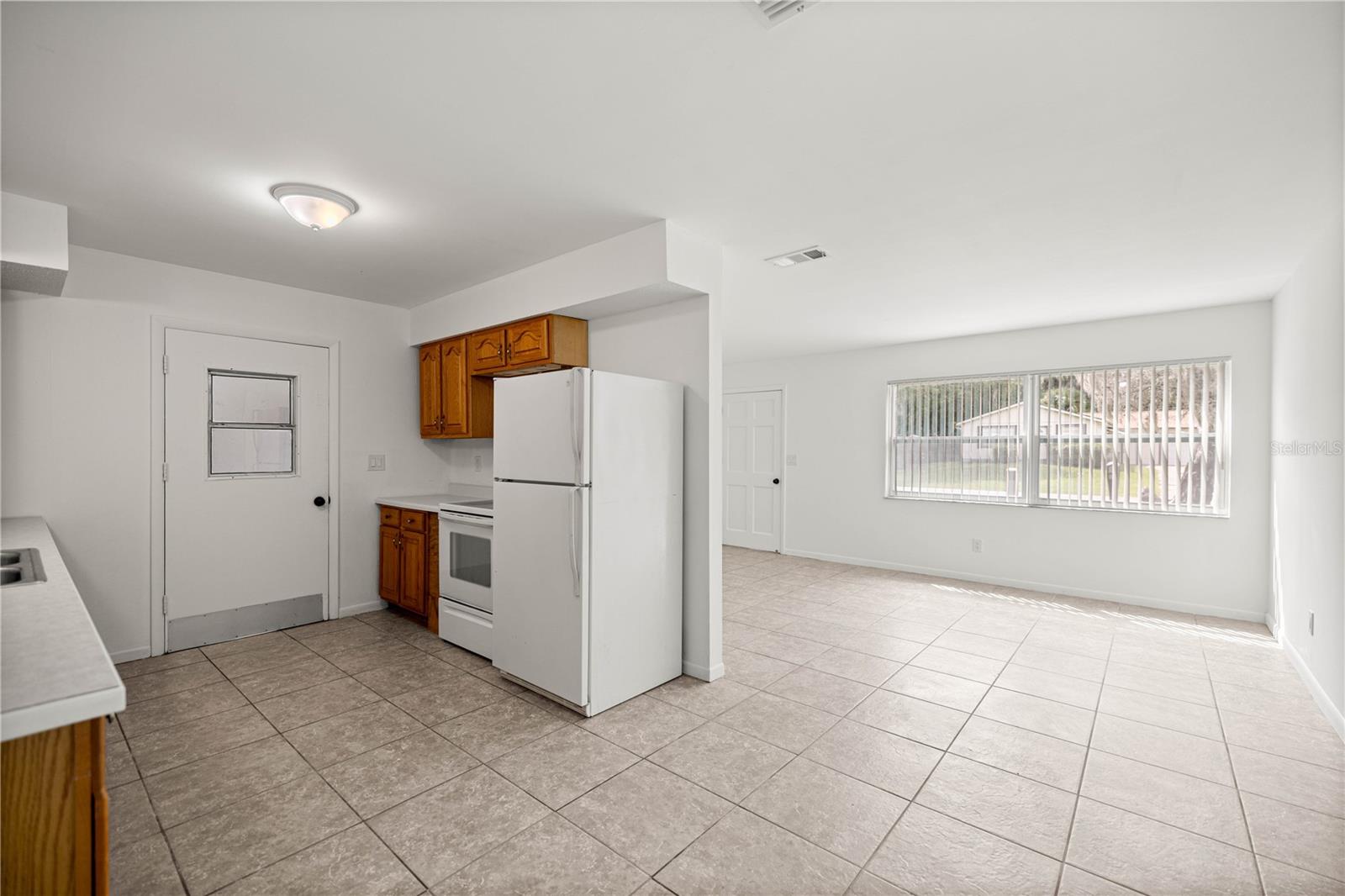 Listing photo id 22 for 323 & 325 Lochview Terrace