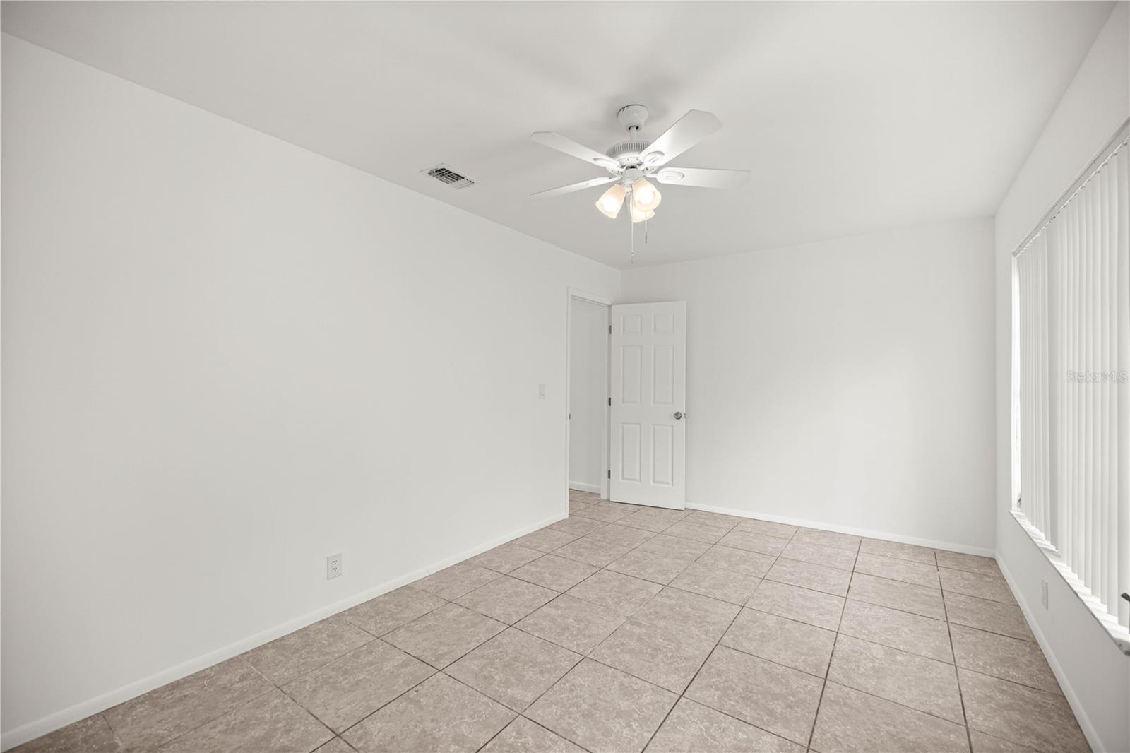 Listing photo id 23 for 323 & 325 Lochview Terrace