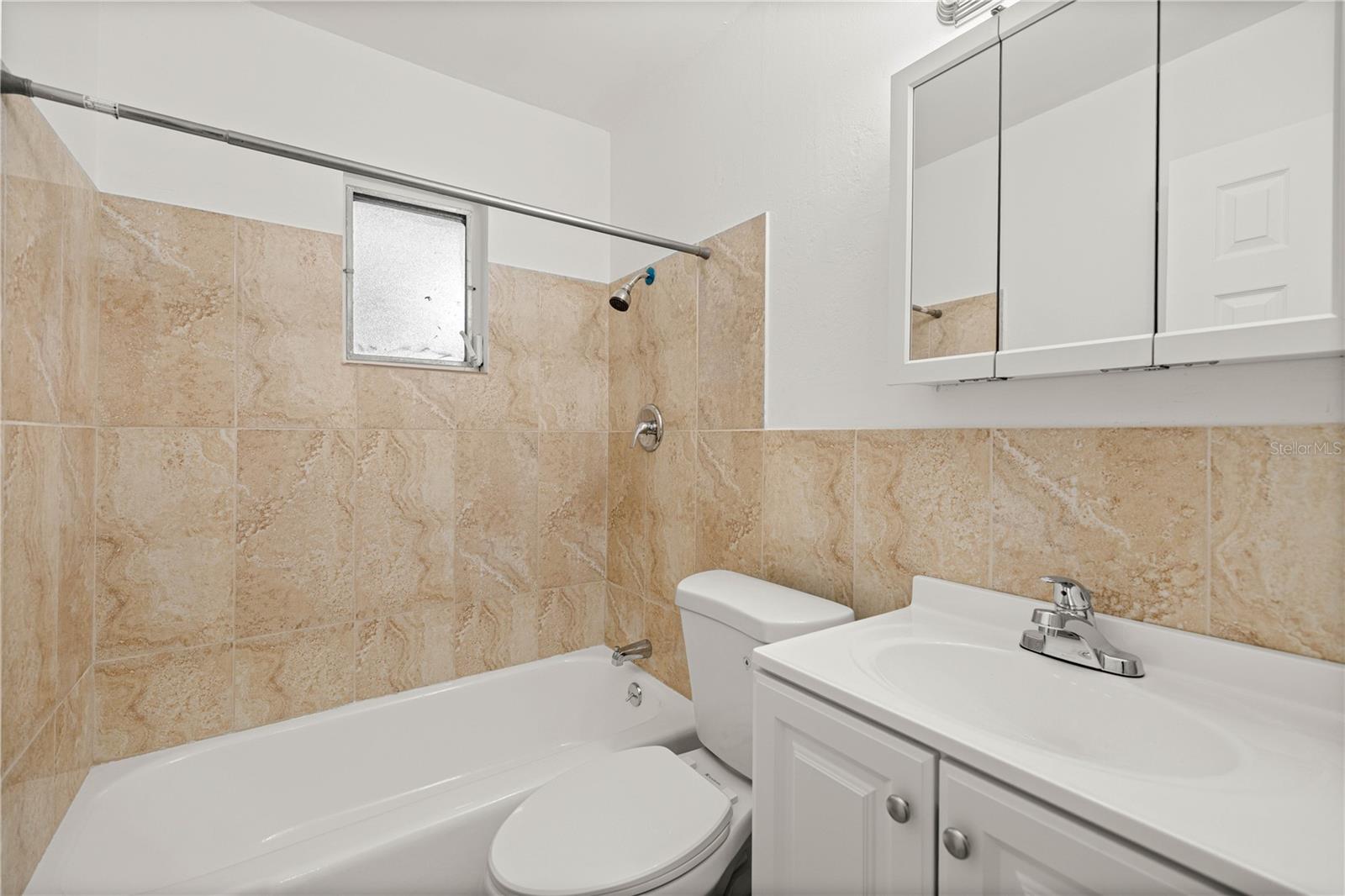 Listing photo id 25 for 323 & 325 Lochview Terrace