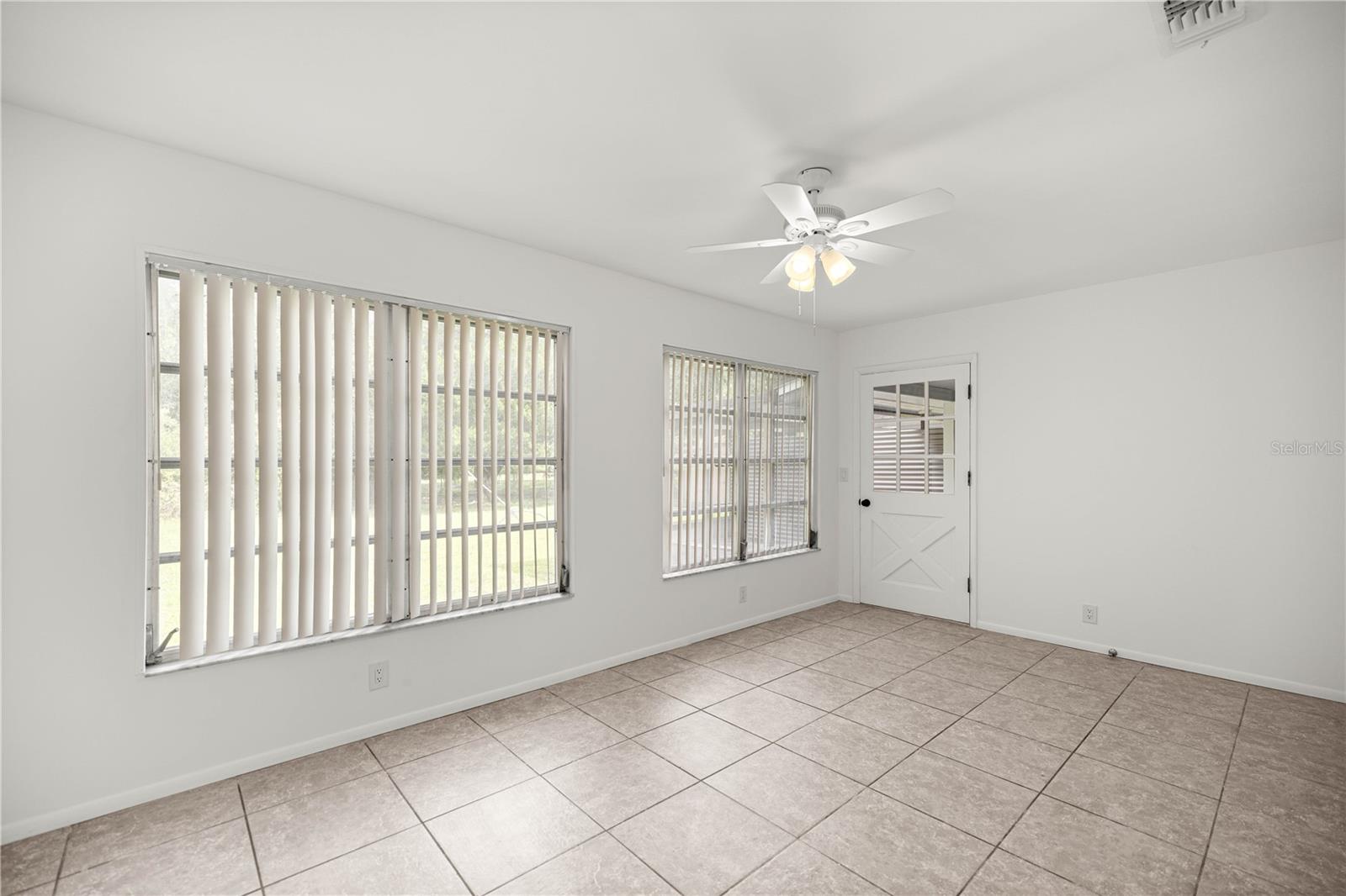 Listing photo id 27 for 323 & 325 Lochview Terrace