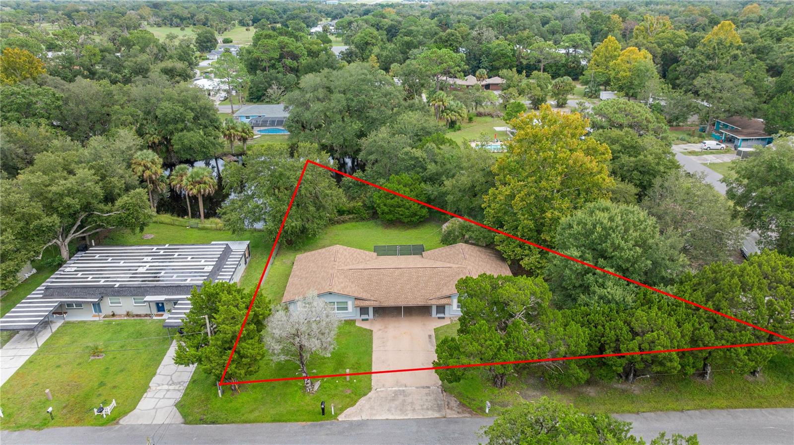 Listing photo id 1 for 323 & 325 Lochview Terrace