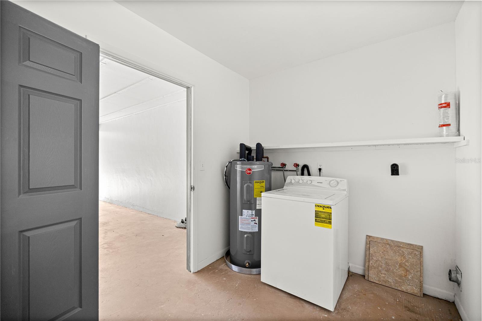 Listing photo id 28 for 323 & 325 Lochview Terrace