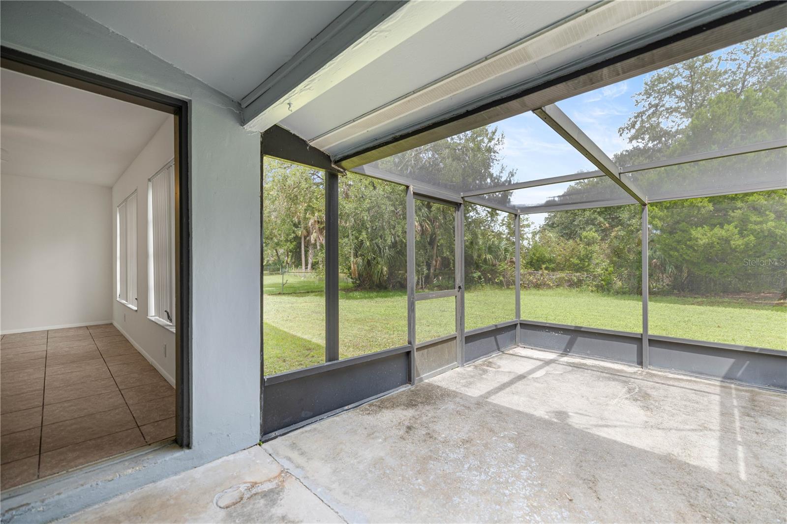 Listing photo id 30 for 323 & 325 Lochview Terrace