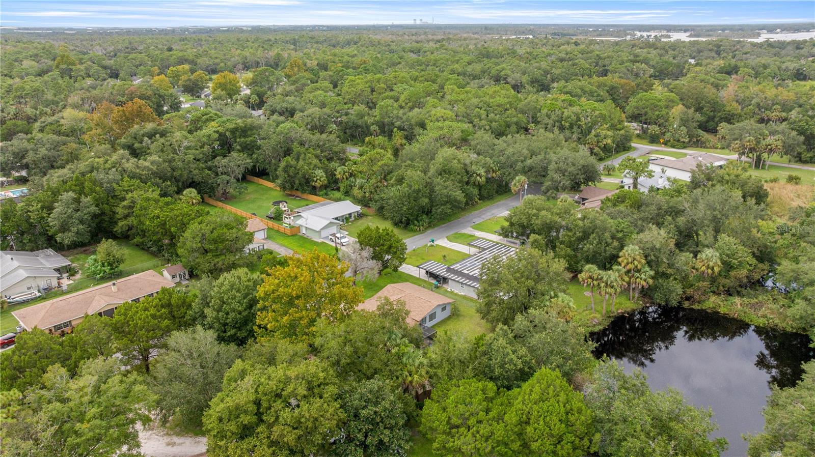 Listing photo id 35 for 323 & 325 Lochview Terrace