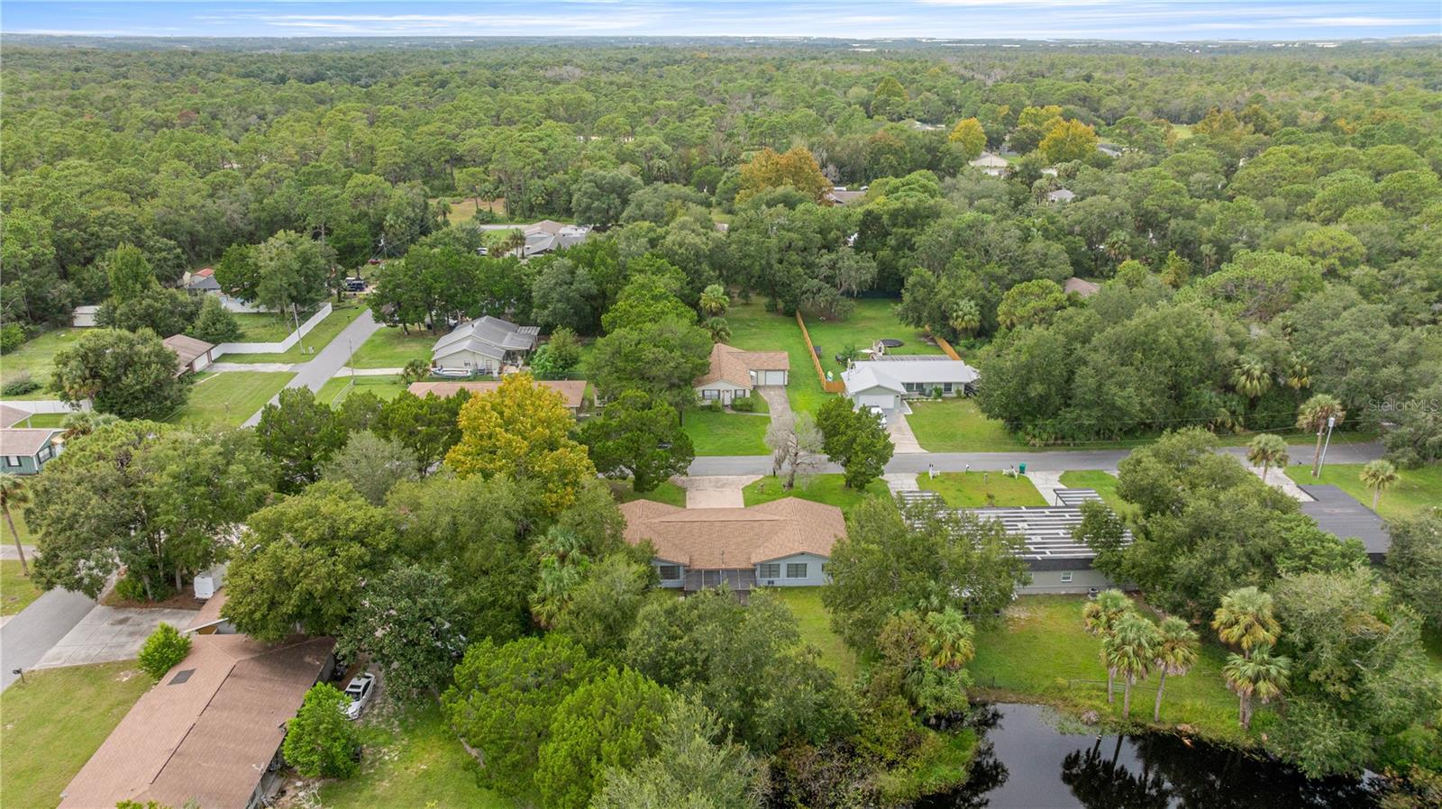 Listing photo id 36 for 323 & 325 Lochview Terrace