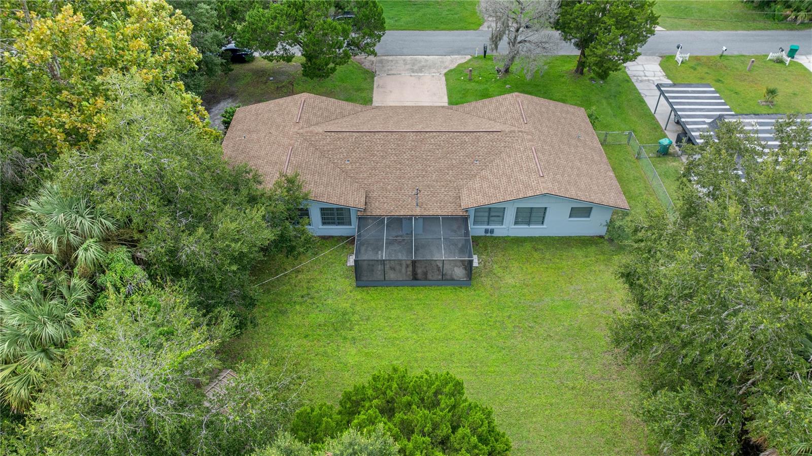 Listing photo id 37 for 323 & 325 Lochview Terrace