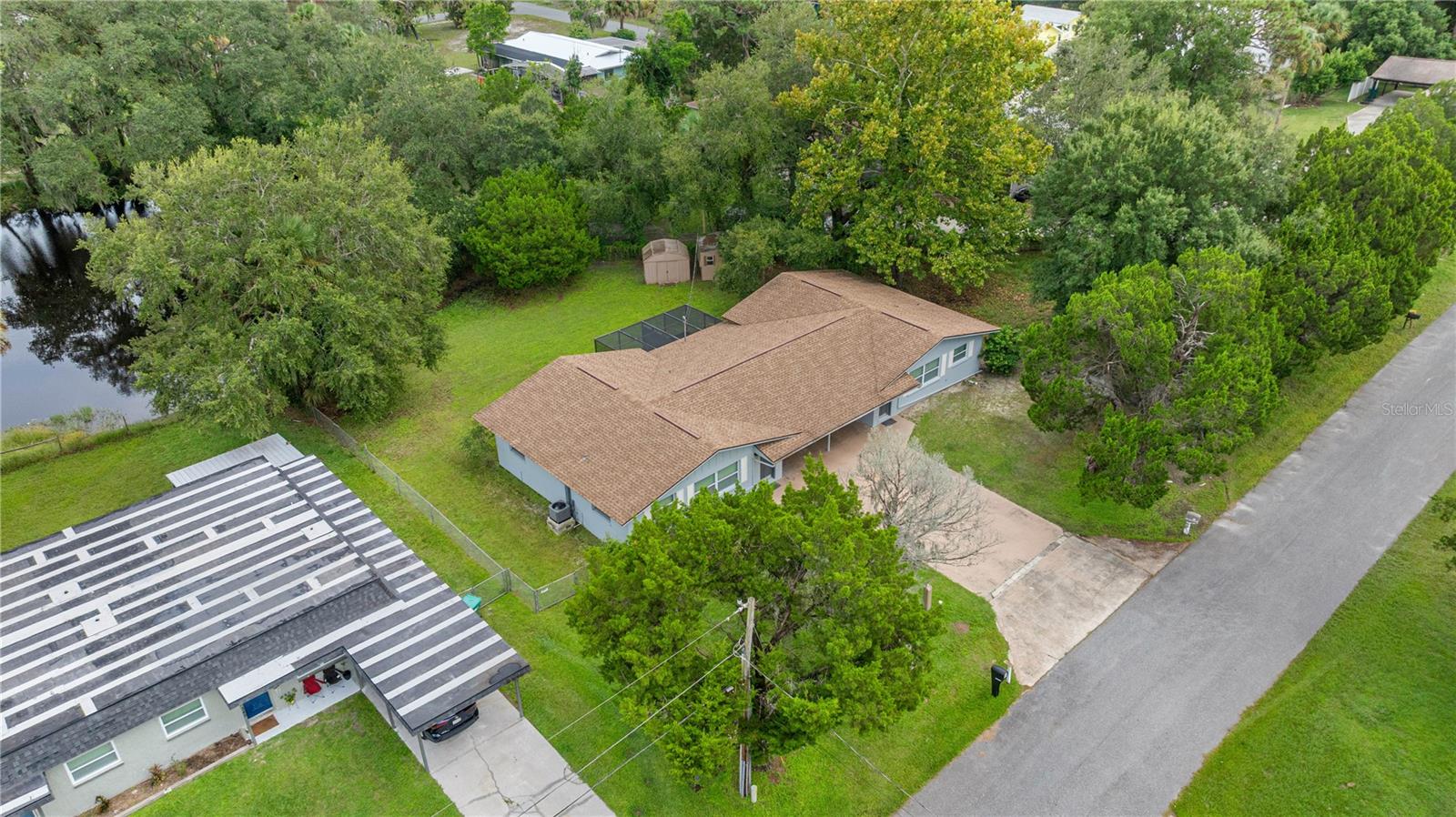 Listing photo id 38 for 323 & 325 Lochview Terrace