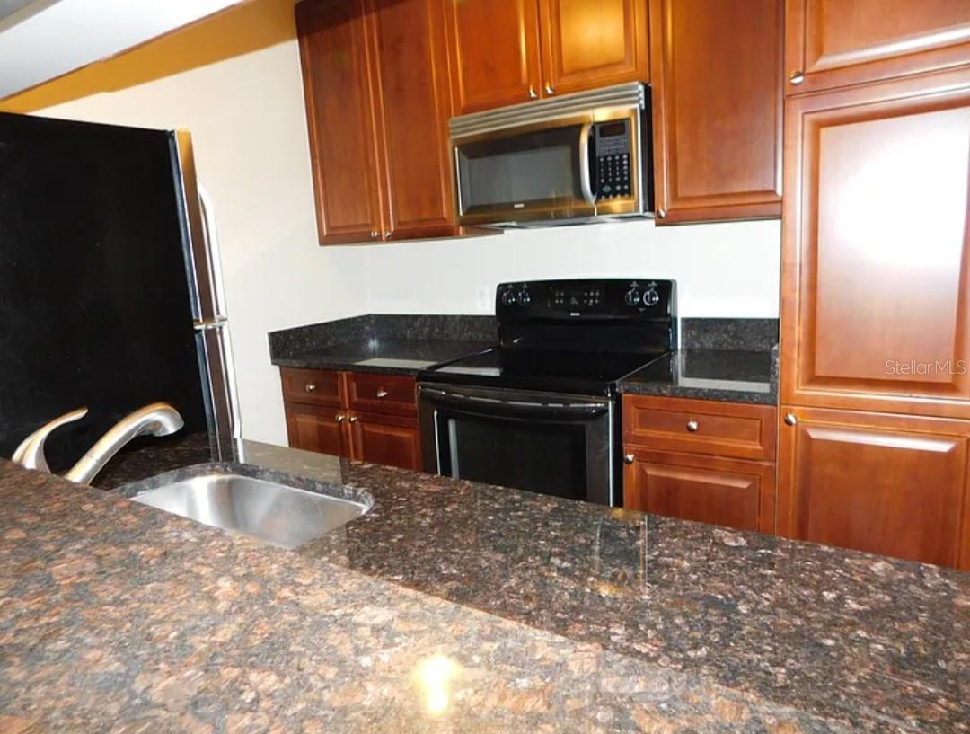 Image 3 of 21 For 11901 4th Street N 3104