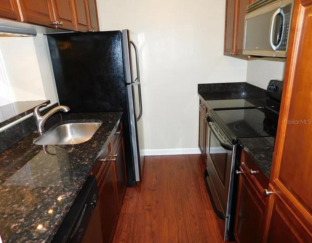 Image 4 of 21 For 11901 4th Street N 3104