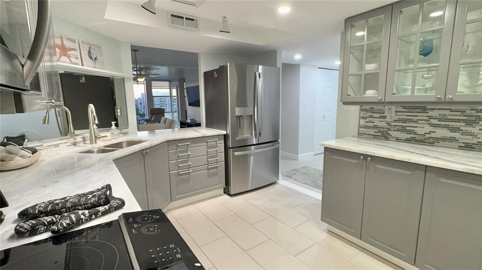 Image 14 of 56 For 7400 Sun Island Drive S 608