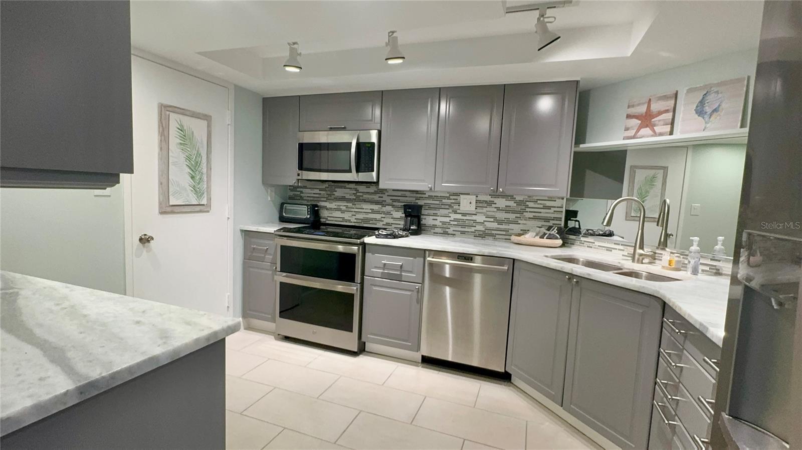 Image 15 of 56 For 7400 Sun Island Drive S 608