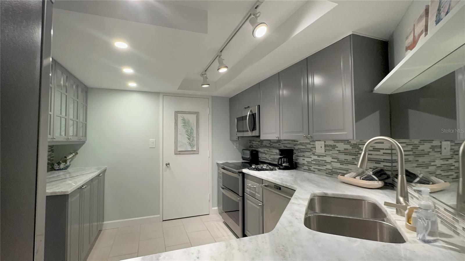 Image 16 of 56 For 7400 Sun Island Drive S 608