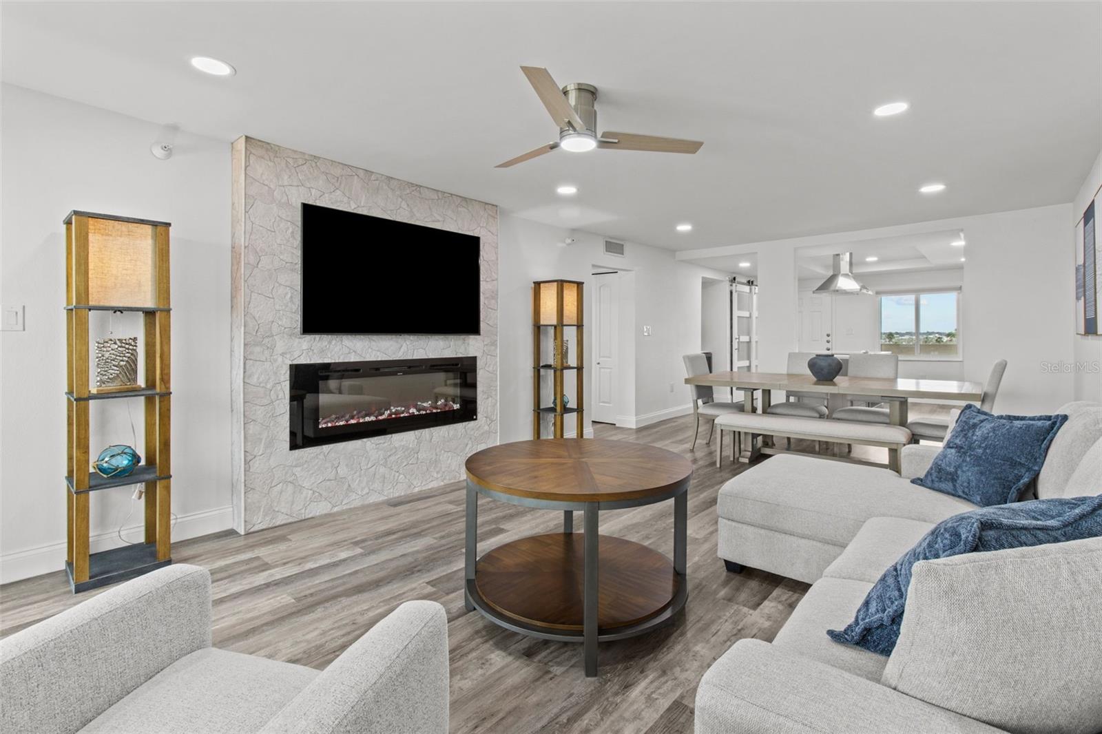 Image 16 of 43 For 14950 Gulf Boulevard 503