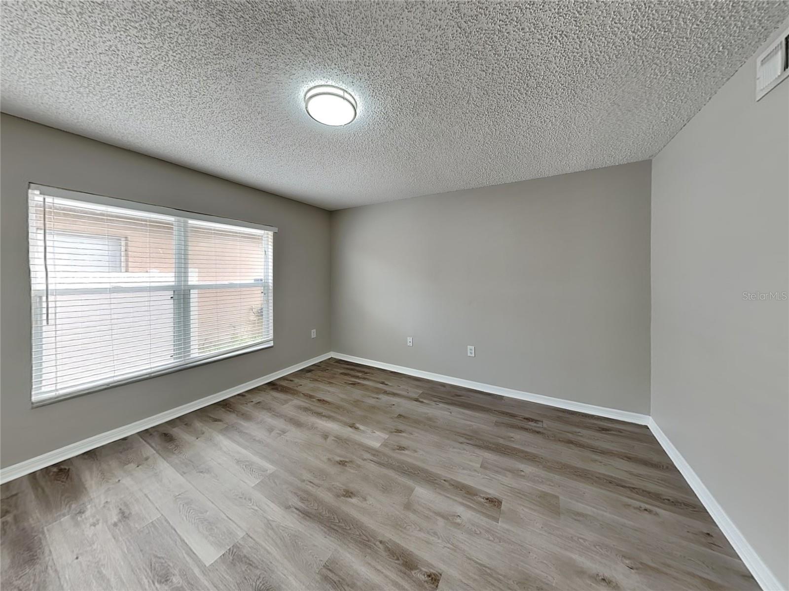 Image 10 of 20 For 12610 Lake Vista Drive