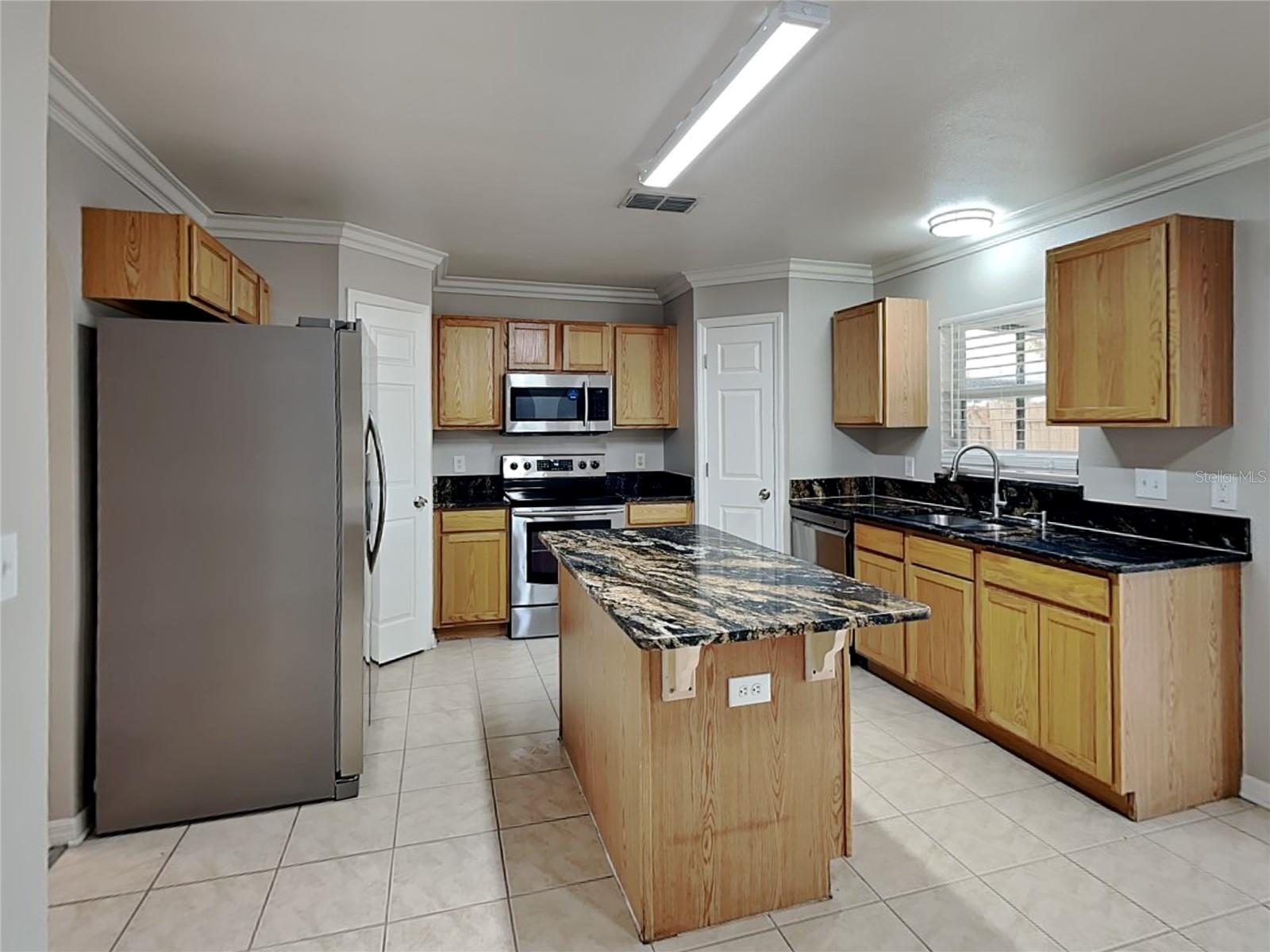Image 6 of 20 For 12610 Lake Vista Drive