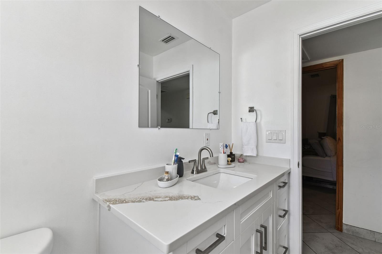 Image 18 of 45 For 2916 Clifton Street